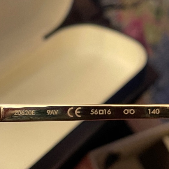 ๐ฆ LV Amber Cat Eye Sunglasses - Picture 13 of 15